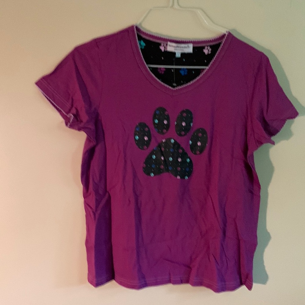 Women’s sleep shirt with paw print